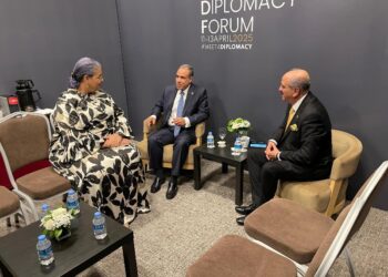 وزير الخارجية والهجرة يعقد لقاءًا في أنطاليا مع نظيره التونسي والمبعوثة الأممية إلى ليبيا