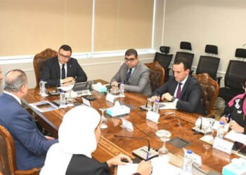 وزير الإسكان يلتقي رئيس صندوق التنمية الحضرية لمتابعة ملف تشغيل حديقة “تلال الفسطاط”