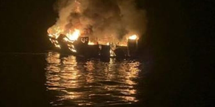 مصرع 143 شخصًا على الأقل جراء نشوب حريق فى قارب بنهر الكونغو