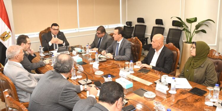 وزير الإسكان يتابع ملفات العمل بهيئة المجتمعات العمرانية الجديدة