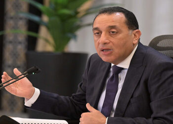 رئيس الوزراء يبدأ جولة تفقدية بعدد من المصانع بالعاشر من رمضان