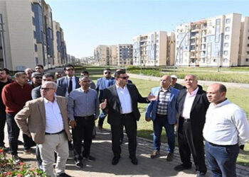وزير الإسكان يتفقد وحدات المبادرة الرئاسية “سكن لكل المصريين” بحدائق العاصمة