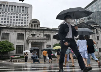 بنك كوريا المركزي يثبت الفائدة لدعم العملة الضعيفة