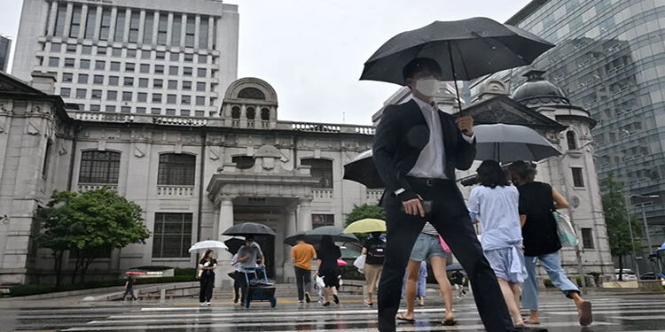 بنك كوريا المركزي يثبت الفائدة لدعم العملة الضعيفة