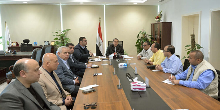 مدبولي يتابع موقف تنفيذ المشروعات التنموية بالعلمين الجديدة والساحل الشمالي الغربي