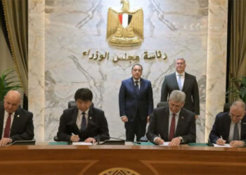 رئيس الوزراء يشهد توقيع حزمة من العقود الخاصة بمقاول الائتلاف المصري الصيني المشترك