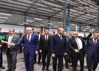 وزير العمل يصطحب نظيره التركي في زيارة إلى شركة  “جيد تكستايل” بالعاشر من رمضان
