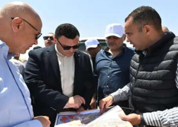 وزير الإسكان يتفقد أعمال رفع كفاءة طريق الازدواج وإنشاء سور منطقة الشانزلزيه وتطوير البوابات والمداخل بمركز مارينا