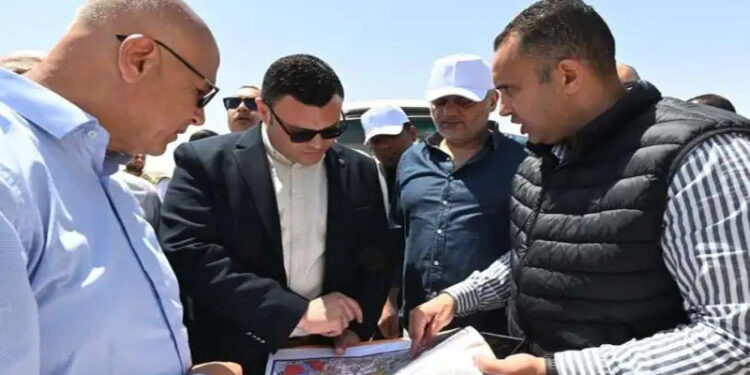 وزير الإسكان يتفقد أعمال رفع كفاءة طريق الازدواج وإنشاء سور منطقة الشانزلزيه وتطوير البوابات والمداخل بمركز مارينا