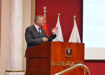 وزير البترول والثروة المعدنية يلتقى وكلاء الوزارة ورؤساء الهيئات والقوابض ونوابهم ورؤساء شركات القطاع