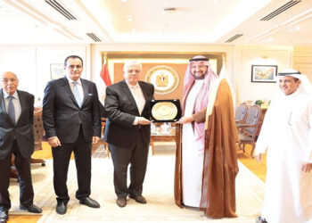 وزير التعليم العالى يبحث مع الأمير عبد العزيز بن طلال التعاون مع الجامعة العربية المفتوحة