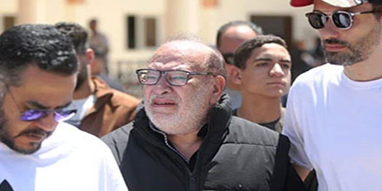 انهيار صلاح عبد الله في جنازة سليمان عيد وكريم محمود عبد العزيز يسانده