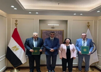 نائبة وزيرة التضامن تشهد توقيع عقود تجهيز وفرش 6 مراكز للتجميع