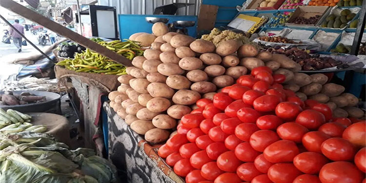 أسعار الخضار والفاكهة اليوم الجمعة