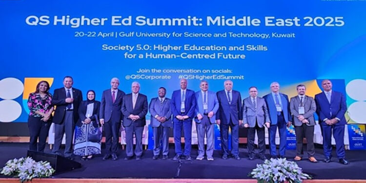 وزير التعليم العالي يُلقي الكلمة الختامية لقمة كيو إس للتعليم العالي بالكويت