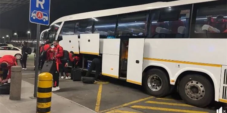 الأهلى يصل مطار جوهانسبرج فى طريق العودة إلى القاهرة