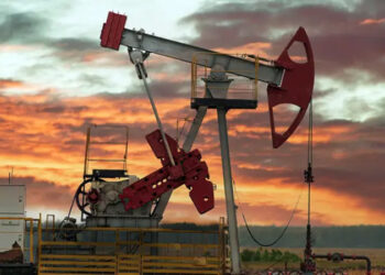 أسعار النفط تواصل انخفاضها وخام برنت يسجل 62.95 دولار للبرميل