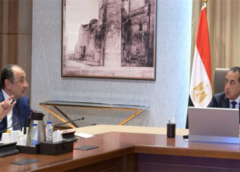 رئيس الوزراء يتابع مع وزير قطاع الأعمال العام آخر مستجدات مشروعات تطوير صناعة الغزل والنسيج