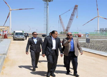 رئيس الوزراء يشدد على ضرورة الاتجاه نحو تصنيع جميع المعدات ومكونات مشروعات طاقة الرياح محليا