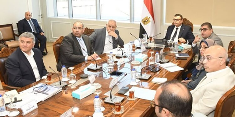 وزير الإسكان يلتقي مسئولى شركة “أبناء حسن علام” لمتابعة الموقف التنفيذي للمشروعات التى تتولى تنفيذها