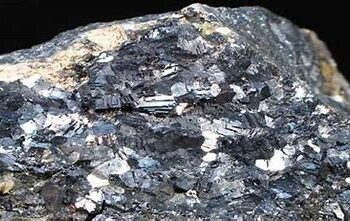 تقلبات أسعار الفضة في السوق المصرية اليوم: ارتفاع الإقبال على المعدن الثمين كخيار استثماري بديل