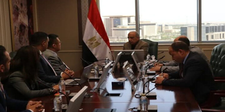 وزير الكهرباء يبحث مع مجموعة سانجرو “SUNGROW” الصينية التعاون فى مجالات تصنيع مهمات الطاقة المتجددة