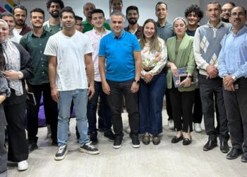 اجتماع فريق عمل مؤسسة شباب القادة لمناقشة خطة عمل برامج تمكين النشأ والفتيات