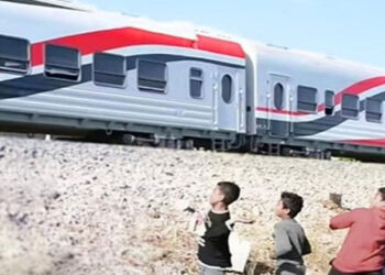 النقل تناشد المواطنين المشاركة فى التوعية من مخاطر ظاهرة رشق الأطفال للقطارات بالحجارة