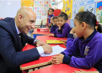 وزير التربية والتعليم يتابع انتظام العملية التعليمية خلال جولة مفاجئة في عدد من مدارس الشرقية