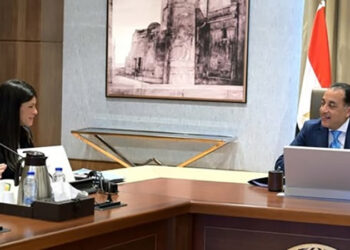 رئيس الوزراء يتابع مع وزيرة التخطيط عدداً من ملفات العمل