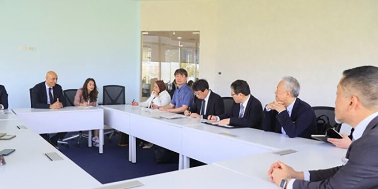 وزير التعليم يبحث مع وفد مجلس التعليم بمحافظة طوكيو تعزيز التعاون ونقل الخبرات اليابانية
