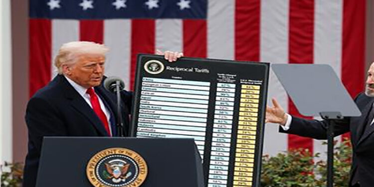 أمريكا تبدأ في تحصيل رسوم ترامب الجديدة بنسبة 10%