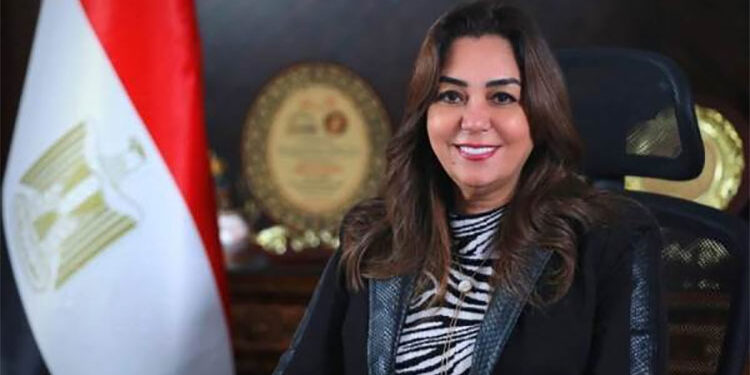 وزيرة التنمية المحلية تتلقي تقريراً حول متابعة الوضع بالمحافظات خلال أيام عيد الفطر