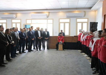 وزير الثقافة يوجّه بتبنّي الطالبة الموهوبة “ملك عبد الله” بعد أدائها المميز أمام رئيس مجلس الوزراء في أسيوط اليوم