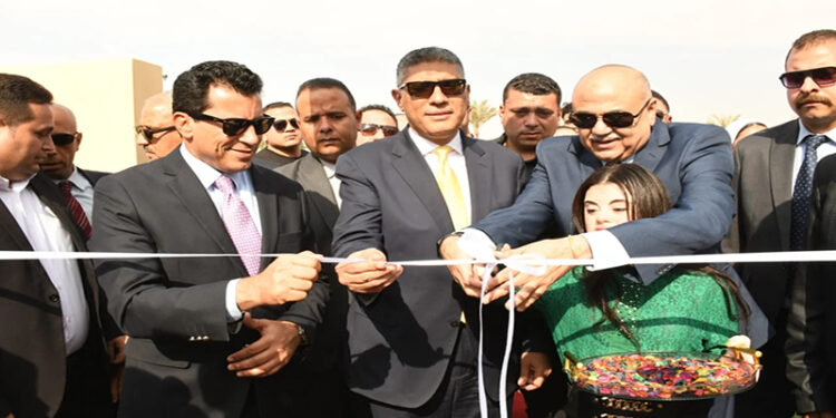 وزير الرياضة ومحافظ الجيزة يفتتحان منشآت رياضية جديدة بنادى حدائق الأهرام