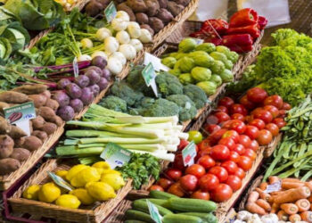 أسعار الخضار والفاكهة اليوم الأربعاء