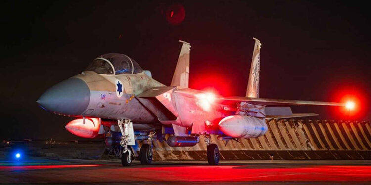 الجيش الإسرائيلي يشن غارات عنيفة على شرق مدينة غزة