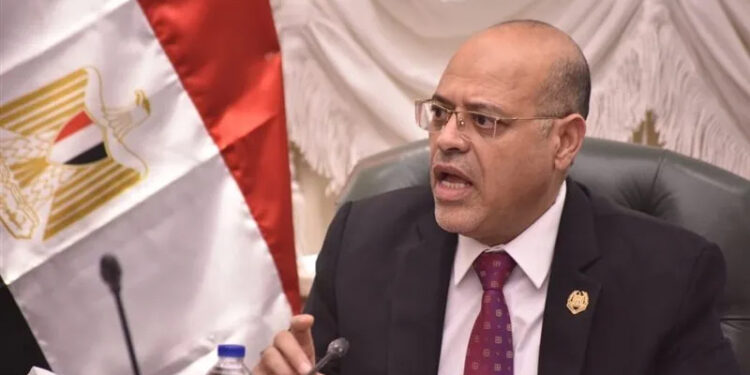 وزير العمل يُعلن عن فرص عمل للأطباء المصريين فى البحرين بمرتبات تصل لـ540 ألف جنيه شهريا