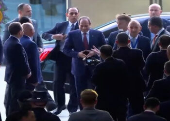 وصول الرئيس السيسى ونظيره الفرنسى إلى مستشفى العريش