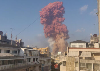 انفجار في ميناء رجائي جنوب إيران يوقع عشرات الإصابات وإعلان حالة التأهب