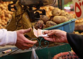 كيف ستؤثر زيادة البنزين على التضخم وأسعار السلع؟