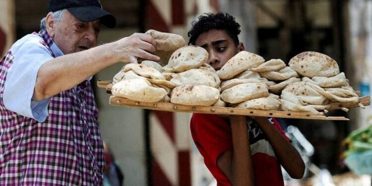 زيادة تصل لـ50 قرشاً…المخابز تتجه لرفع سعر الرغيف السياحي