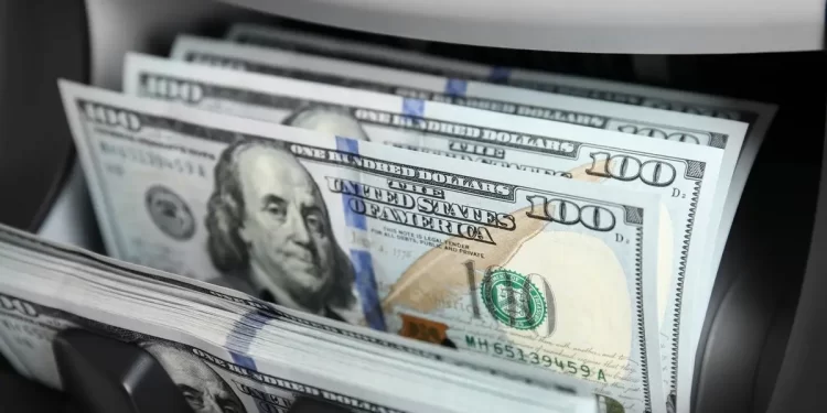 كسر سقف الـ51 جنيهاً..أين سيصل سعر الدولار مقابل الجنيه اليوم الاثنين؟