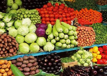 أسعار الخضار والفاكهة اليوم الجمعة