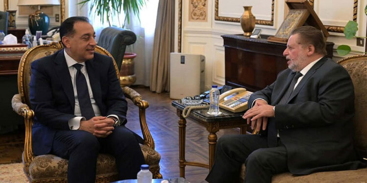 رئيس الوزراء يلتقي محافظ البنك المركزي لمتابعة عدد من الملفات