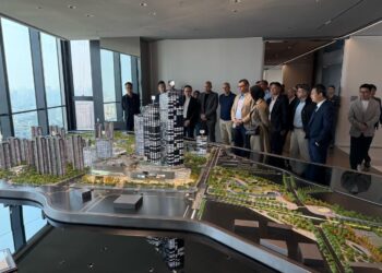 وزير الإسكان يتفقد نظم الإدارة والتشغيل والتسويق بالمناطق المركزية للأعمال استعدادا للتشغيل بالعاصمة الإدارية