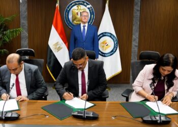 وزير البترول يشهد توقيع اتفاقية مع شركة “أنجلو جولد اشانتي” لاستغلال الذهب والمعادن