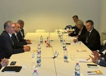 وزير البترول يعقد جلسة مباحثات مع الرئيس التنفيذي لشركة إيني الإيطالية