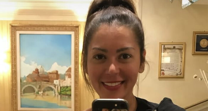 لقاء الخميسي تخطف الأنظار بإطلالة جذابة