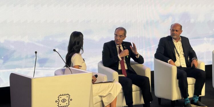 وزير الاتصالات من دبي: نتوسع في تدريب الكوادر المتخصصة بالذكاء الاصطناعي